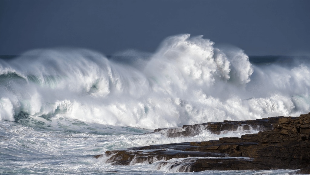 Olas de 6 metros, frente frío y lluvias: la AEMET pide precaución a Asturias porque lo que llega no es normal