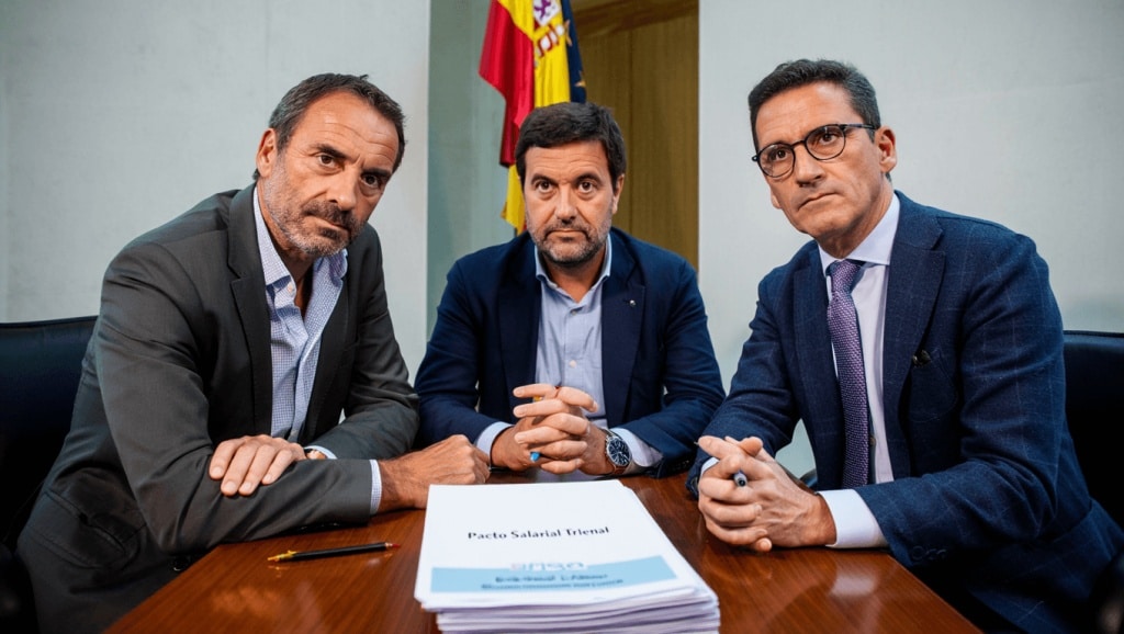 El Gobierno plantea a CCOO, UGT y CSIF un pacto salarial trienal con componentes fijos y variables