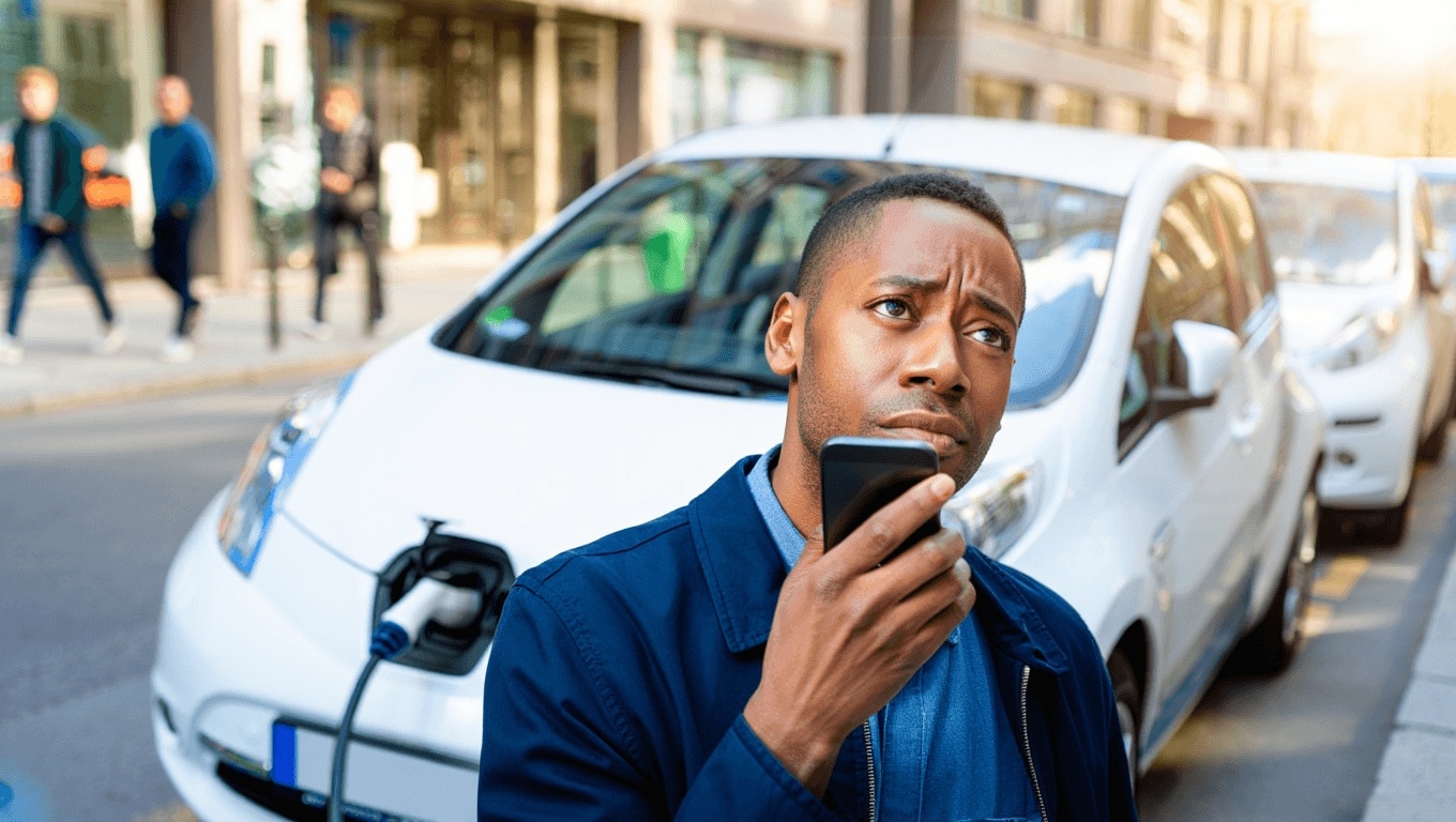 La OCU estalla por el recorte de las ayudas al coche eléctrico