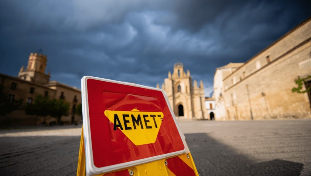 La AEMET activa el aviso naranja en estas zonas para Semana Santa: lo que llega no es normal