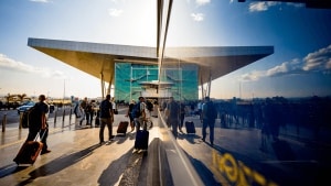 Aena pasa a ser accionista del 6,55% de Grupo Aeroportuario del Pacífico tras la fusión con su filial mexicana