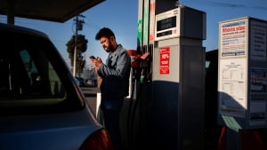 El Gobierno pone en marcha una rebaja del 10% de IVA en carburantes, gas y electricidad por la guerra de Irán