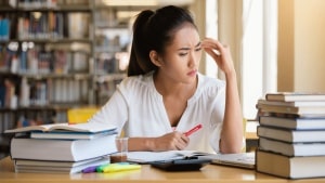 Ya disponible la ayuda de 7.000 € para ser funcionario: requisitos y cómo pedirla