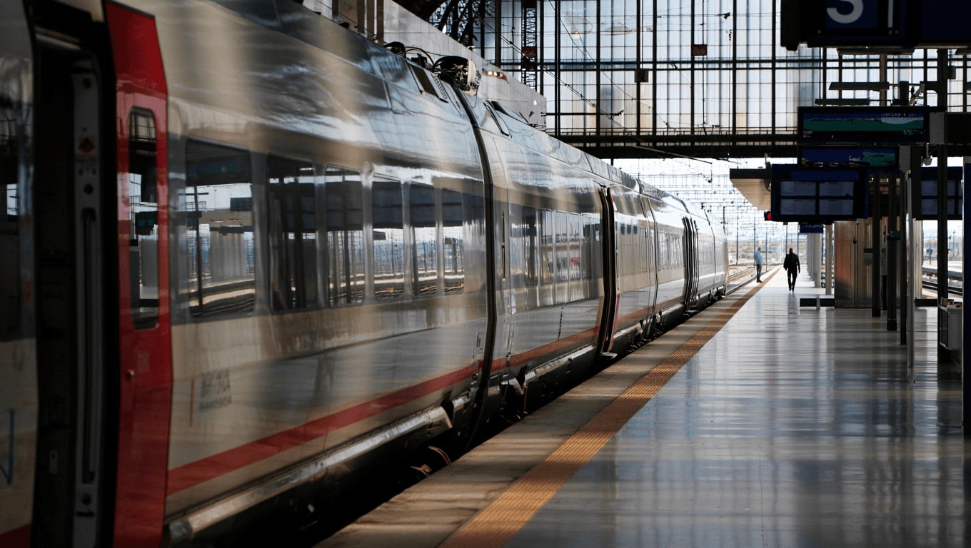 Golpe al tren de alta velocidad: pierde un 15% de viajeros en abril y casi un 20% en el año