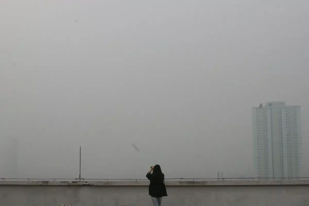 Cielo con calima y polvo africano reduciendo la visibilidad